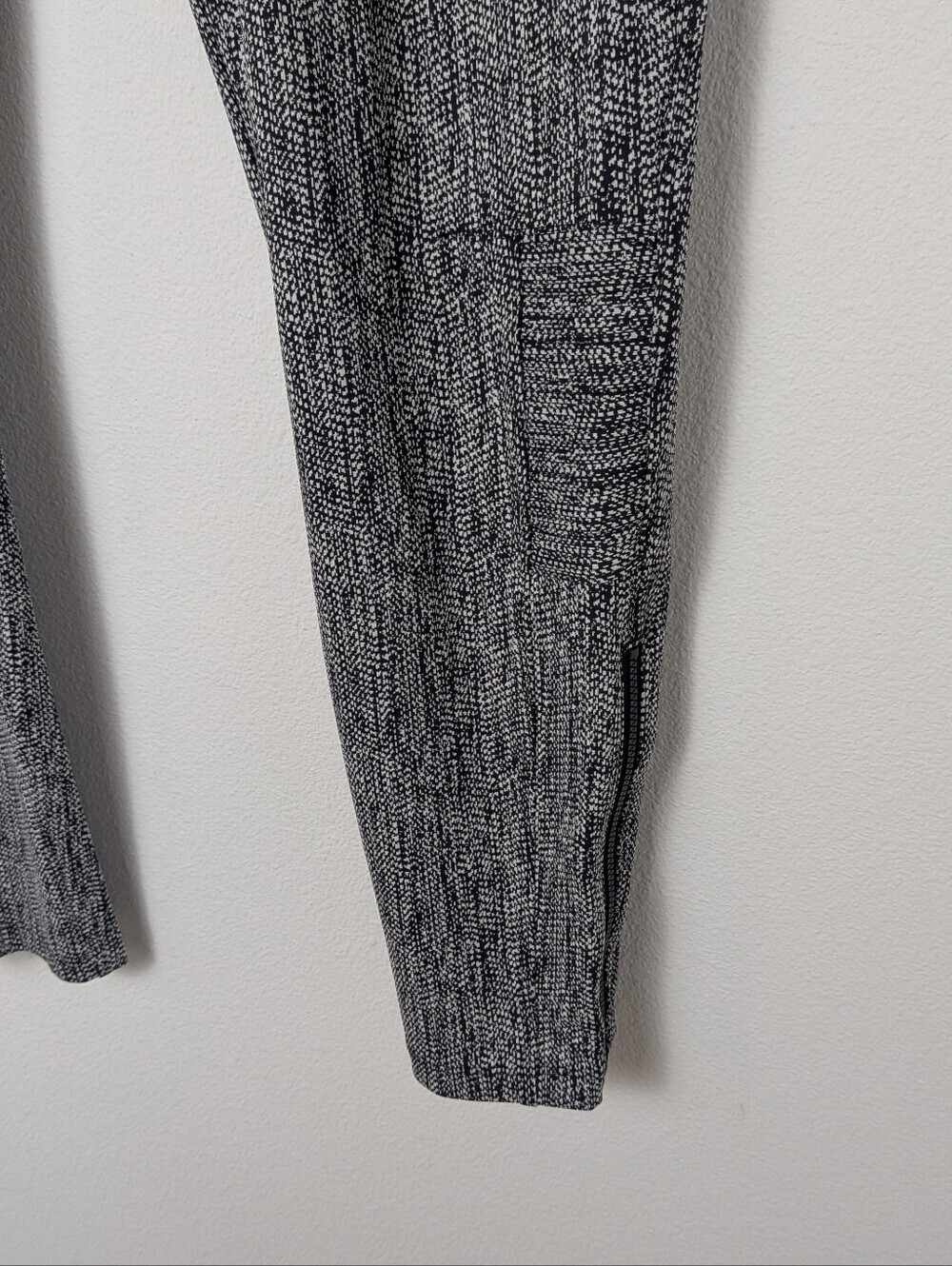 Athleta Delancey Textured Moto tight Leggings Braiden/black fitted pants size L - Picture 6 of 13